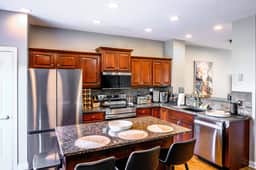 ND Luxury Townhome 8 min to ND Stadium!
