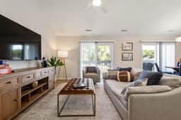2B/2BA Near ND | Private Balcony | Walk to Campus - Image 4