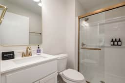 Stylish Notre Dame Haven | 2BR/2BA | Private Balcony + Parking - Image 5