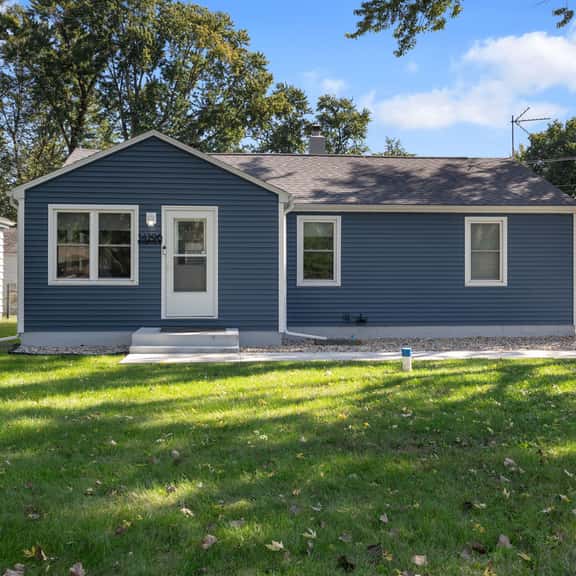 3BR/1BA Updated South Bend Retreat Close to ND - Image 1