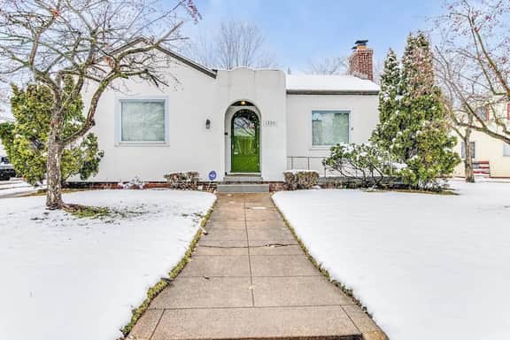 Stylish 3br Cozy Home 10min Drive from ND!