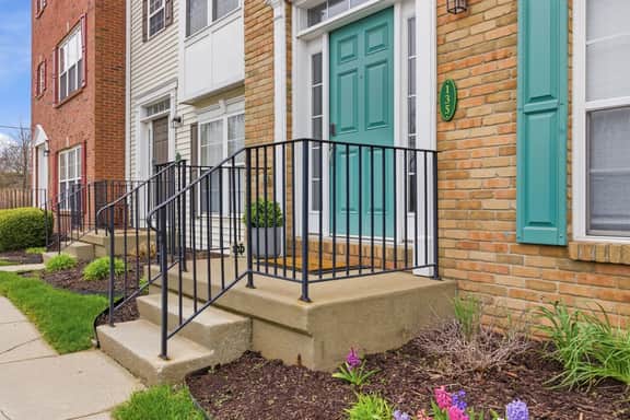 ND Retreat<>Luxury 3 B 3.5 BA Townhome 1.5mi to ND