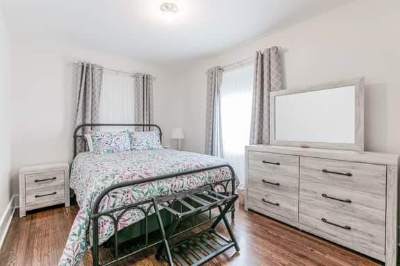 Stylish 3br Cozy Home 10min Drive from ND!