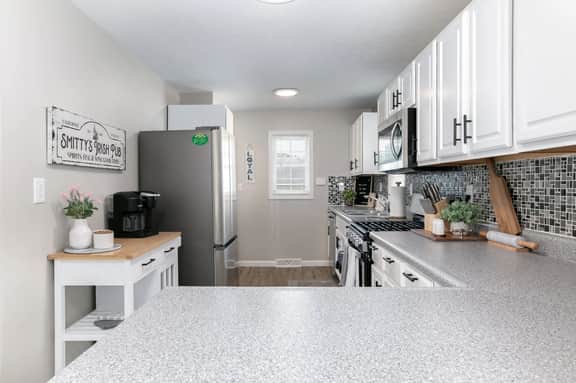 Cozy 4BR 3BA Home 1.2 Mi Walk to ND
