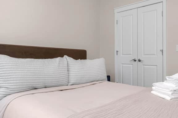 Luxury Irish Quarter Escape Near ND 2BD| 2BA