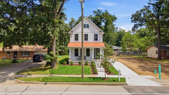 Irish Manor | Luxury 5BR/4BA Near ND - Image 5