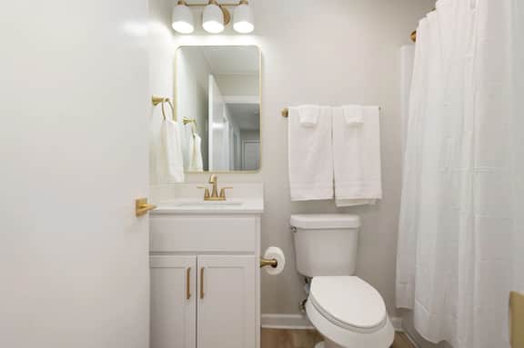 The Irish Retreat | 2BR/2BA Near Notre Dame | Private Balcony - Image 5