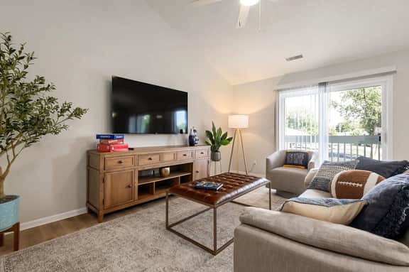 2B/2BA Near ND | Private Balcony | Walk to Campus - Image 3