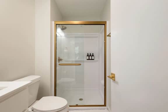 Stylish Notre Dame Haven | 2BR/2BA | Private Balcony + Parking - Image 4