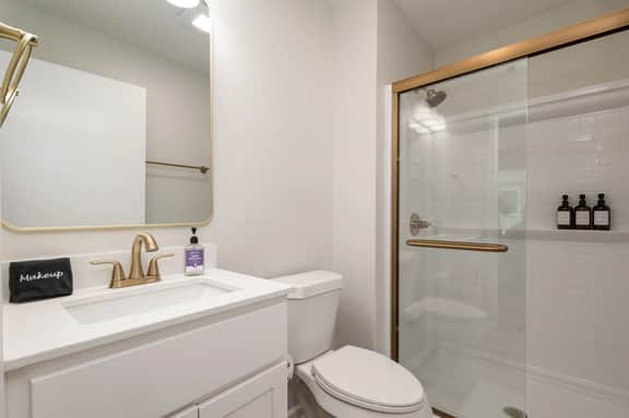 Stylish Notre Dame Haven | 2BR/2BA | Private Balcony + Parking - Image 5