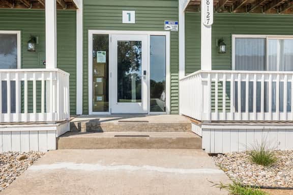 Modern Luxury Condo | Walk to Notre Dame | 2BR/2BA | Parking - Image 2