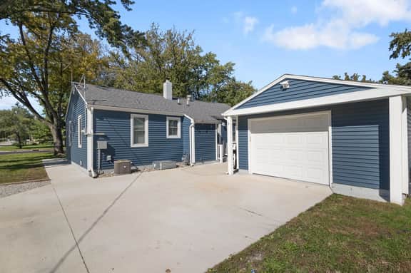 3BR/1BA Updated South Bend Retreat Close to ND - Image 2
