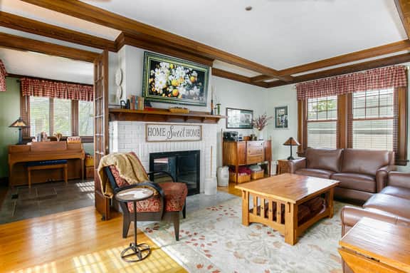 Spacious 4-Bedroom Home 1 Mi to ND Stadium! - Image 4